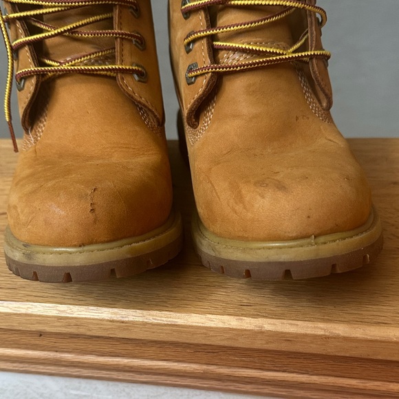 Timberland Tan and Black Lace Up Boots - Picture 2 of 2